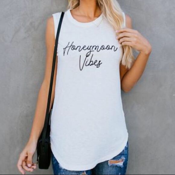Tops - Honeymoon vibes tank top NWT sz S lulusimon vici